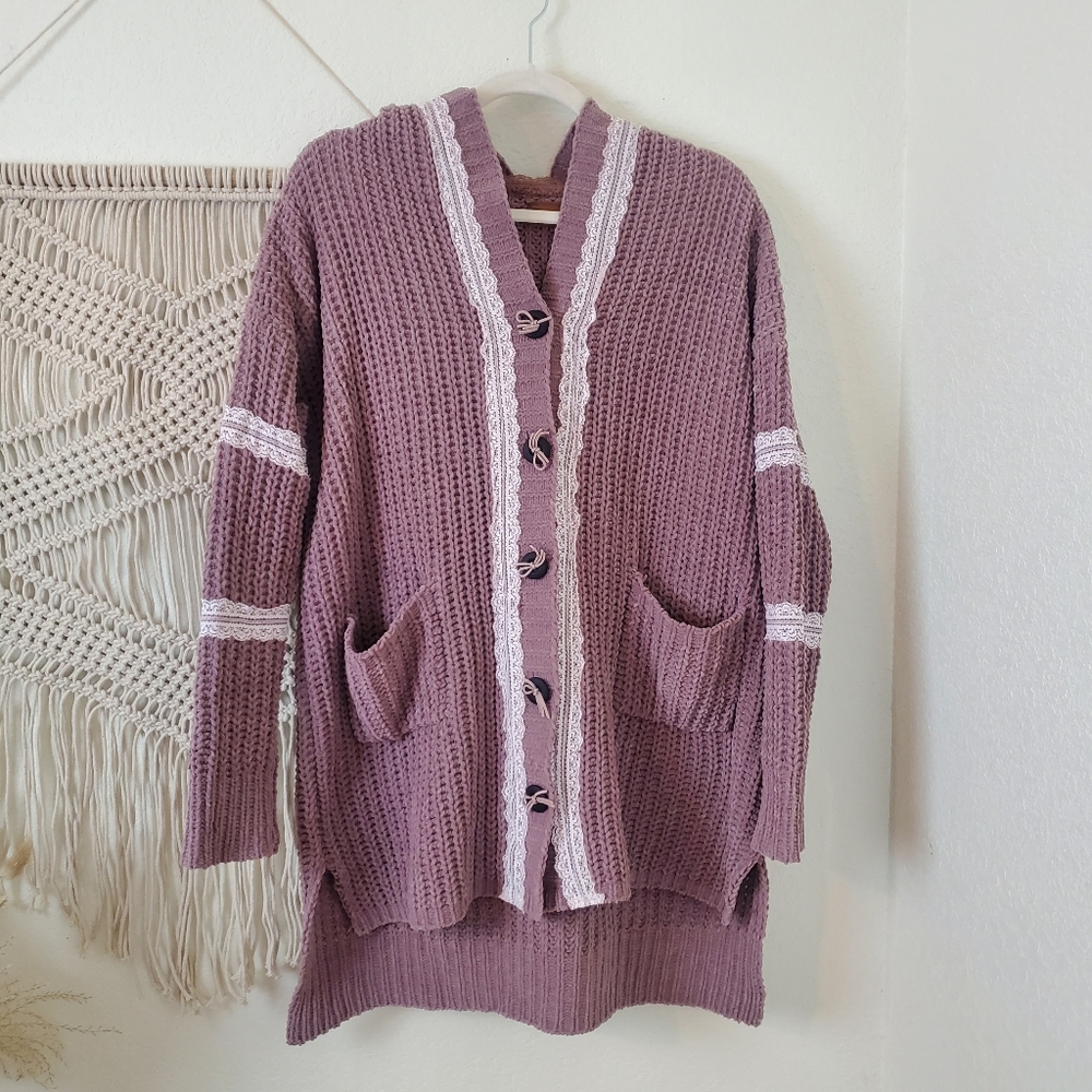 POL CABLE KNIT LACE DETAIL BOW BUTTON CARDIGAN! Size Small.
